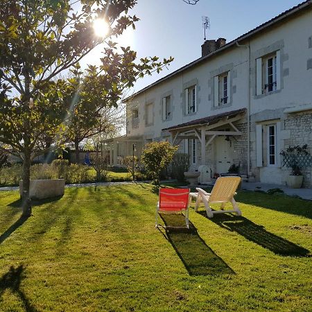 Domaine De Pelouaille - Chambre D'Hotes Saint-Jean-dʼAngély Kültér fotó