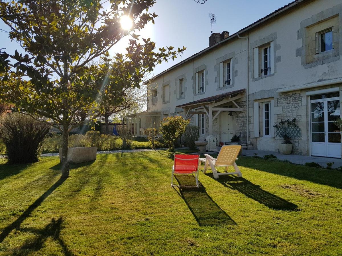 Domaine De Pelouaille - Chambre D'Hotes Saint-Jean-dʼAngély Kültér fotó